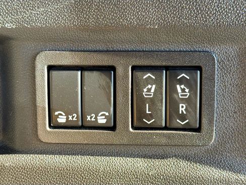 Used 2023 GMC Yukon Denali Ultimate image 12