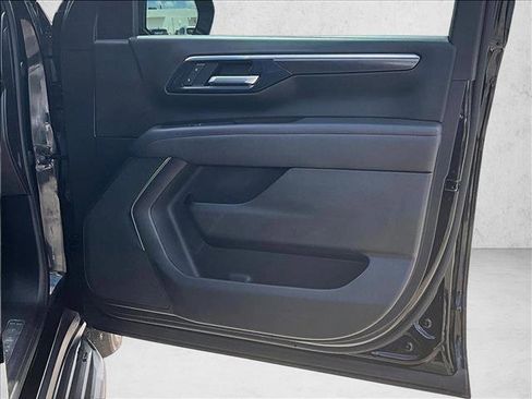 Certified 2025 Chevrolet Suburban RST image 18