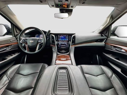 Used 2019 Cadillac Escalade Luxury AWD/4WD image 28