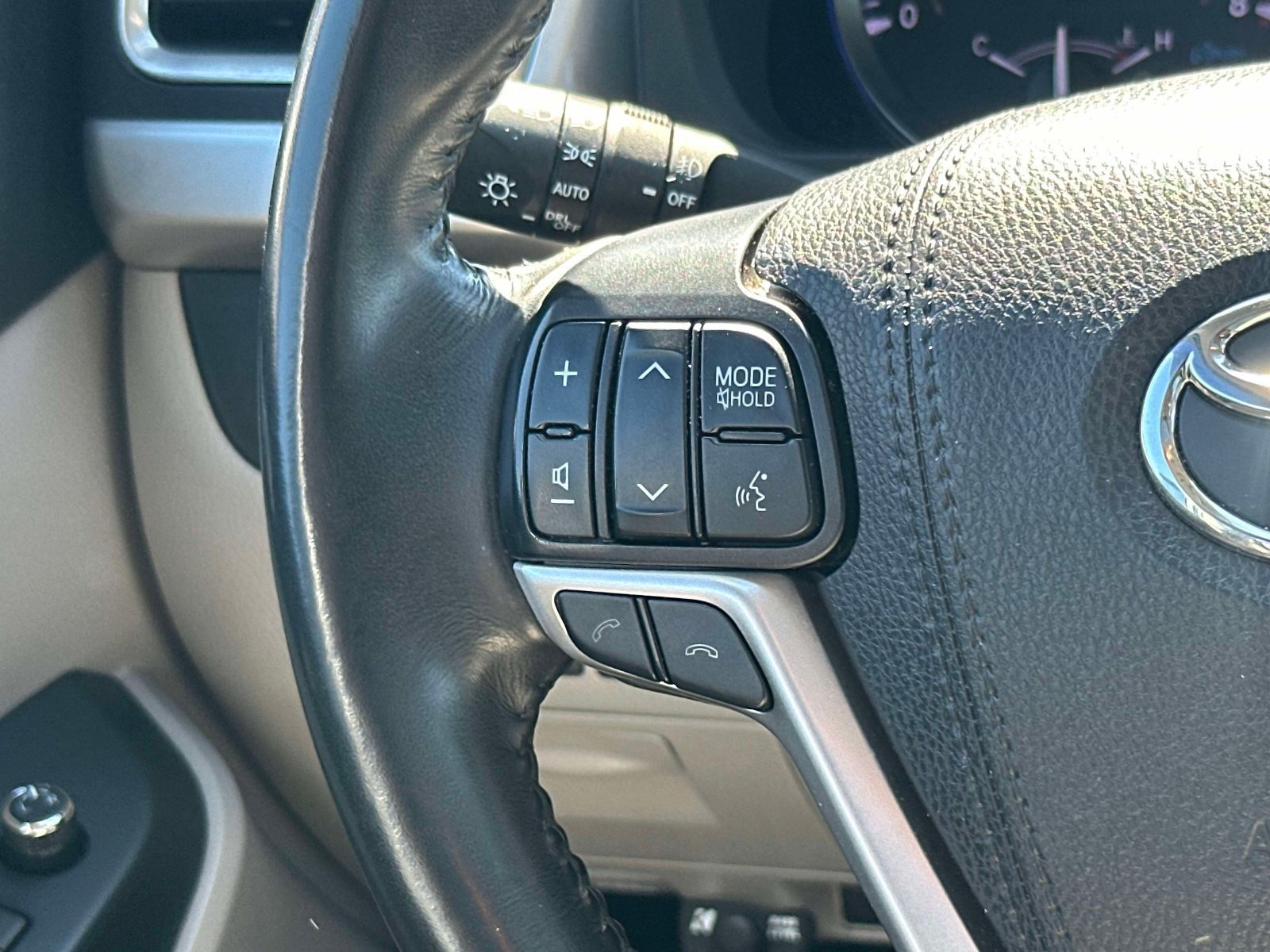 Used 2019 Toyota Highlander Limited AWD/4WD image 25