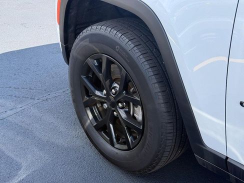 Used 2025 Jeep Grand Cherokee L Altitude image 17