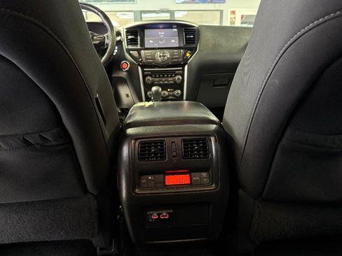 Used 2019 Nissan Pathfinder SV image 20