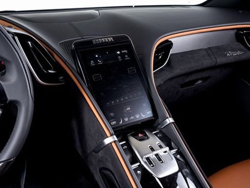 Used 2024 Ferrari Roma Spider image 30