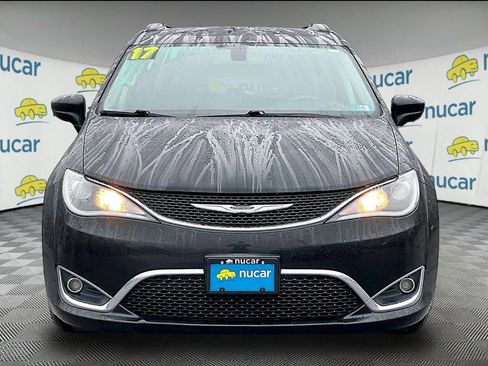 Used 2017 Chrysler Pacifica Touring-L image 2