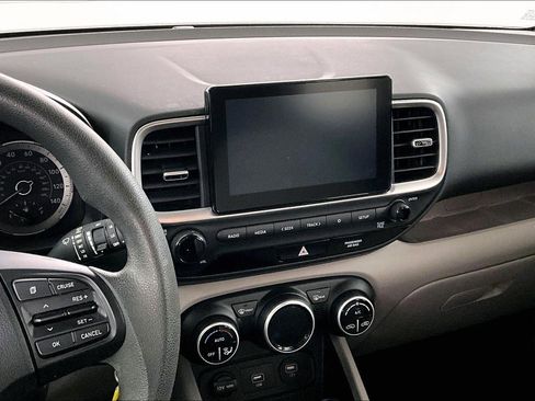 Used 2020 Hyundai Venue SEL image 9