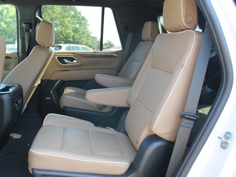 Used 2023 Chevrolet Tahoe Premier AWD/4WD image 7