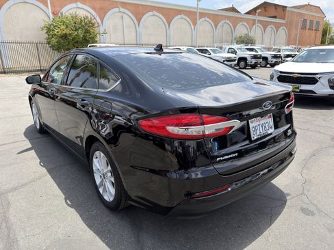 Used 2020 Ford Fusion SE FWD image 6