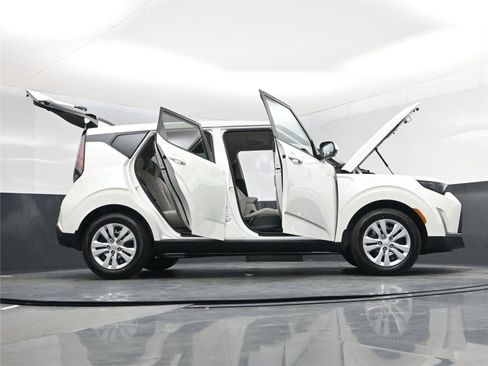 New 2025 Kia Soul LX image 39