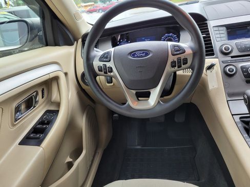 Used 2016 Ford Taurus SE image 6
