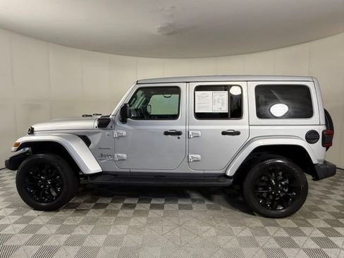 Used 2023 Jeep Wrangler Unlimited Sahara w/ Cold Weather Group AWD/4WD image 7