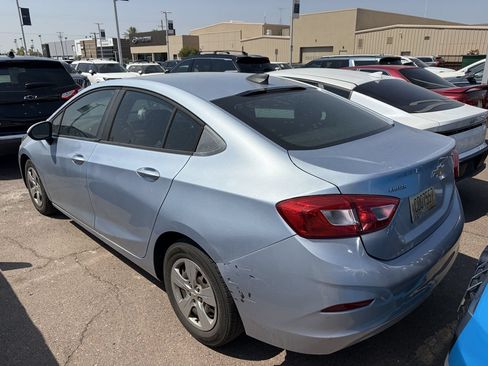 Used 2017 Chevrolet Cruze LS FWD image 13