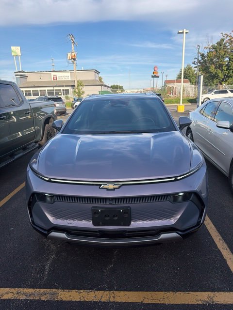 Used 2024 Chevrolet Equinox EV LT FWD image 3
