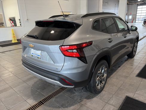 New 2026 Chevrolet Trax LT w/ Sunroof Package image 3