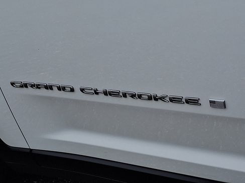 New 2025 Jeep Grand Cherokee Limited w/ Luxury Tech Group II image 15