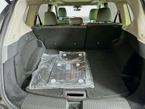 Used 2024 Nissan Rogue SV w/ SV Premium Package image 28