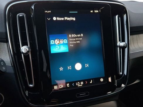 Certified 2024 Volvo XC40 B5 Core image 16