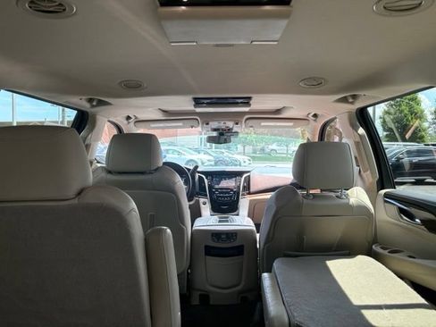 Used 2020 Cadillac Escalade ESV Premium Luxury AWD/4WD image 9
