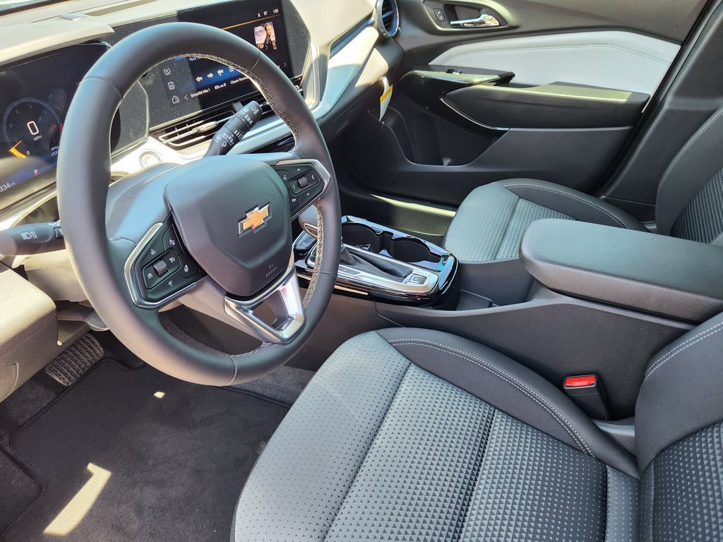 New 2026 Chevrolet Trax LT w/ LT Convenience Package FWD image 8