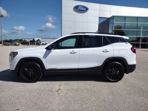 Used 2024 GMC Terrain SLT w/ Elevation Edition FWD image 2