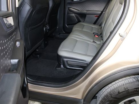 Certified 2020 Ford Escape SE image 11