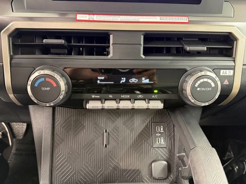 Certified 2026 Toyota Tacoma SR5 AWD/4WD image 34