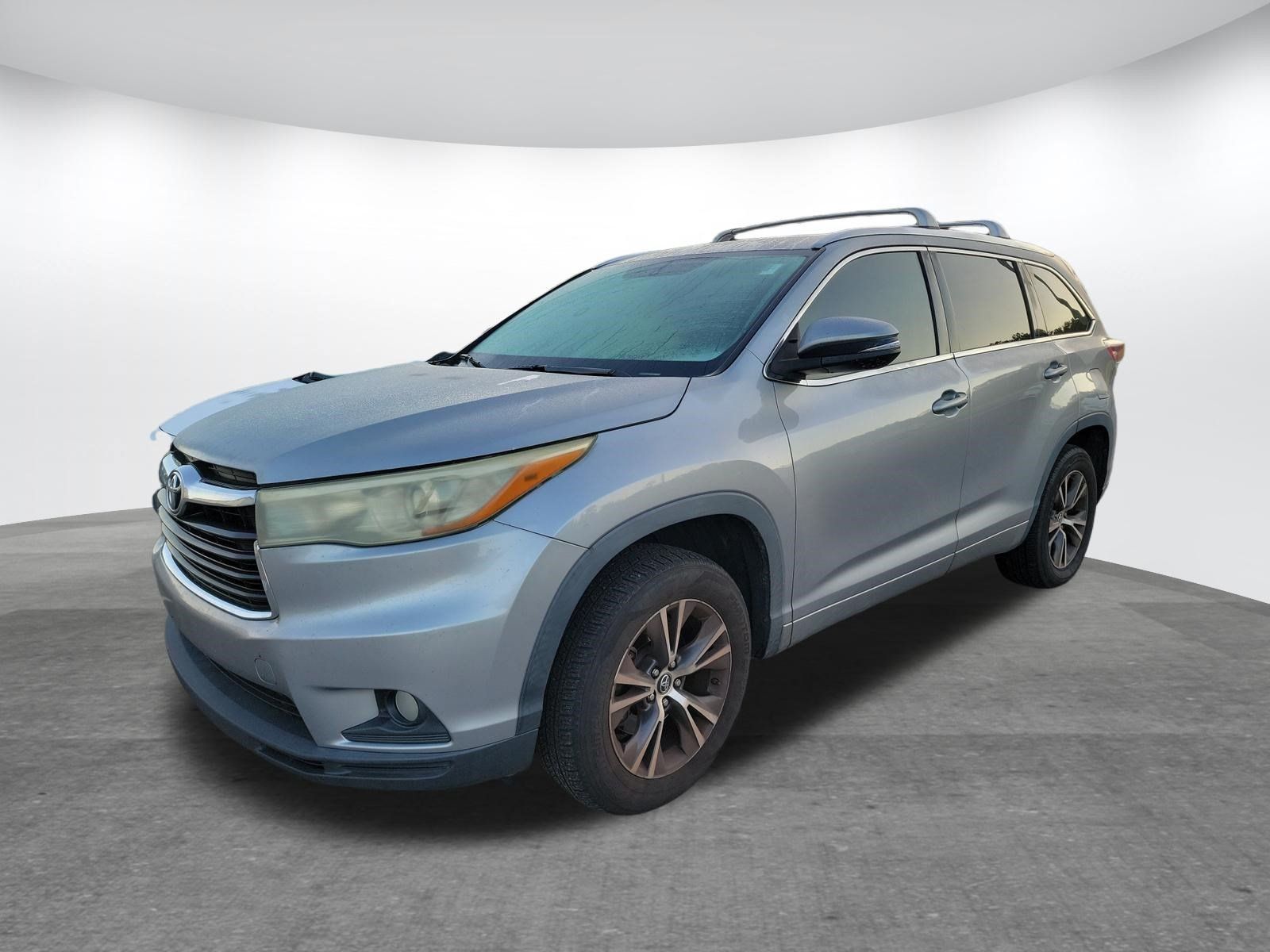 Used 2016 Toyota Highlander XLE FWD image 3