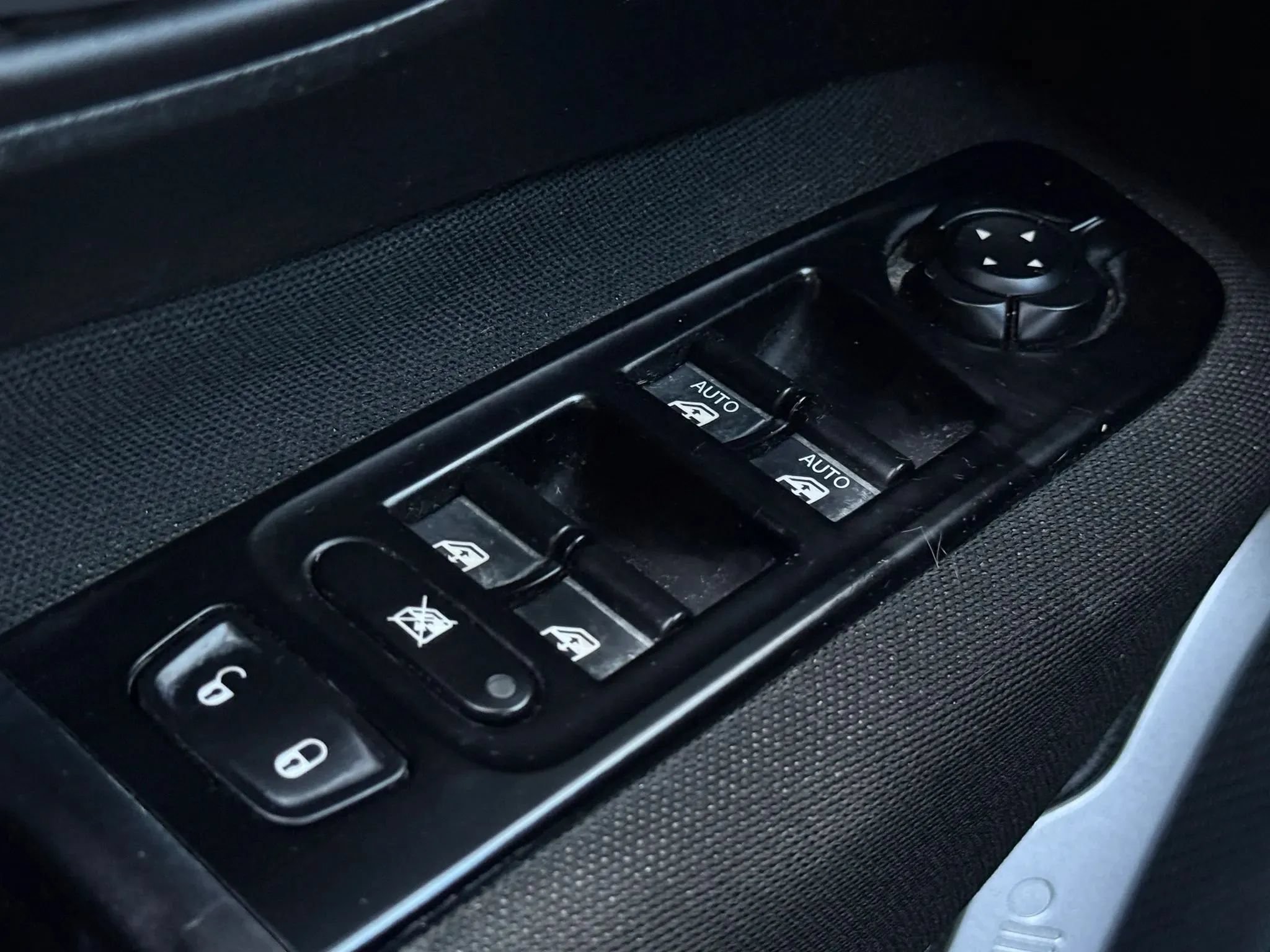 Used 2020 Jeep Renegade Latitude w/ Cold Weather Group AWD/4WD image 23
