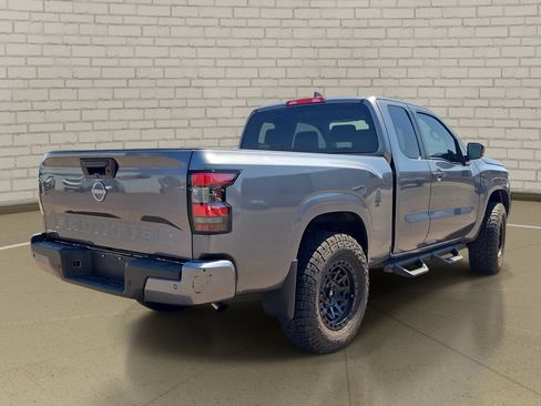 Used 2025 Nissan Frontier SV RWD image 5