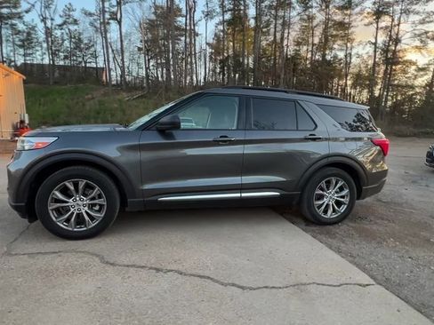 Used 2020 Ford Explorer XLT w/ Equipment Group 202A image 3