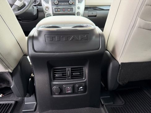 Used 2021 Nissan Titan SV w/ SV Convenience Package AWD/4WD image 13