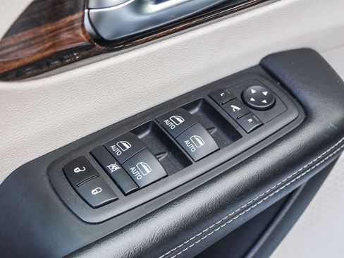 Used 2023 Chrysler Pacifica Limited image 24