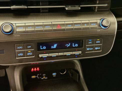 Used 2025 Hyundai Kona SEL AWD/4WD image 24