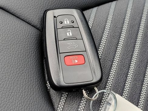 Used 2023 Toyota Highlander XSE AWD/4WD image 32