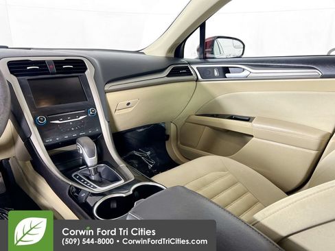Used 2014 Ford Fusion SE FWD image 24