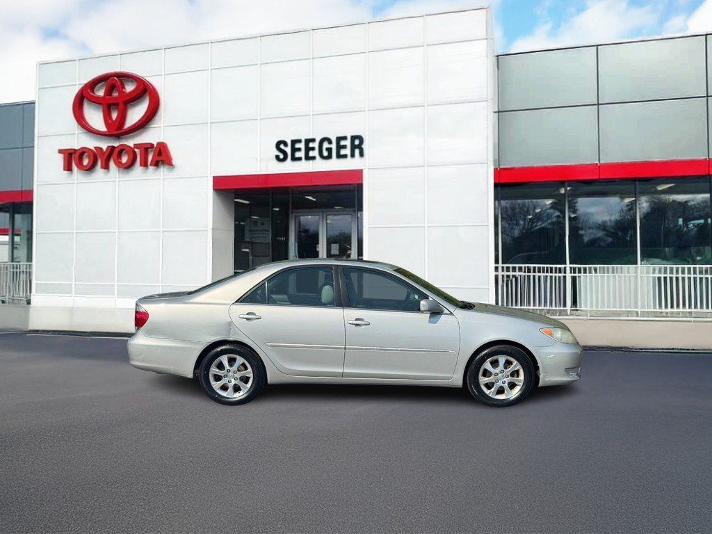 Used 2005 Toyota Camry XLE w/ XLE Premium Plus Pkg FWD image 2