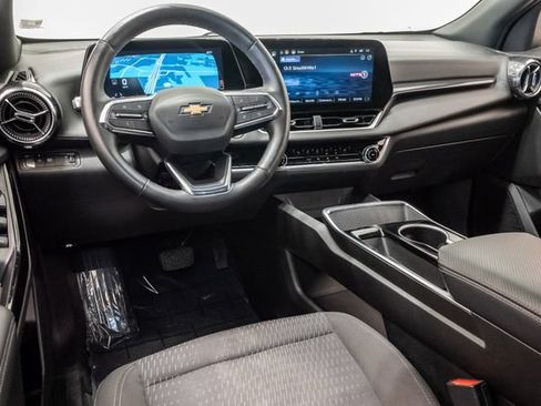 Used 2025 Chevrolet Equinox LT FWD image 7