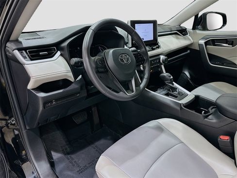 Used 2024 Toyota RAV4 XLE Premium image 9