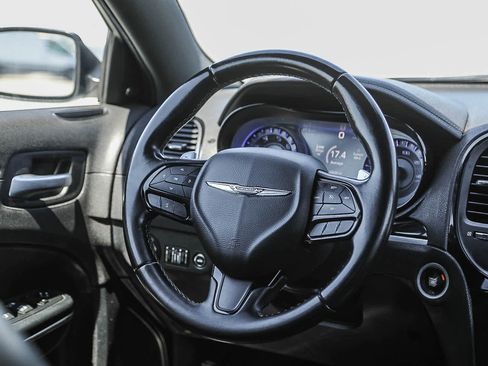 Used 2018 Chrysler 300 S RWD image 15