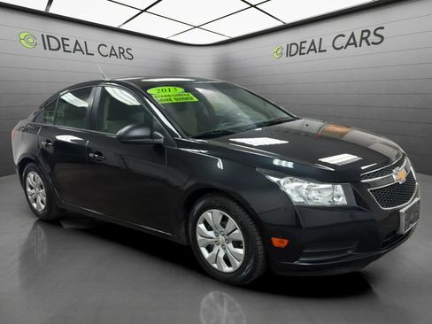 Used 2013 Chevrolet Cruze LS FWD image 3