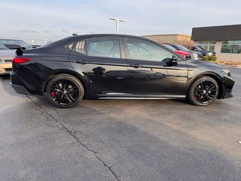 Used 2025 Toyota Camry SE image 6