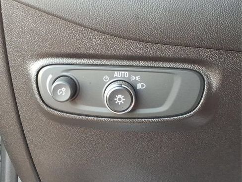 Used 2018 Chevrolet Equinox LT FWD image 17