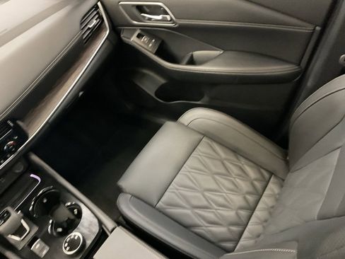 Used 2024 Nissan Rogue Platinum image 18