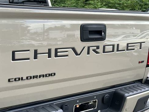 Used 2022 Chevrolet Colorado Z71 AWD/4WD image 25