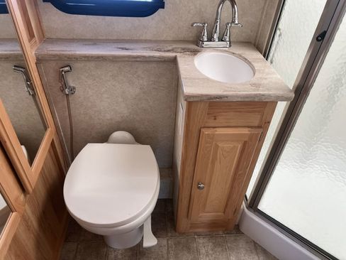 Used 2017 Ford E-450 and Econoline 450 Super Duty w/ Motorhome Prep Package RWD image 8