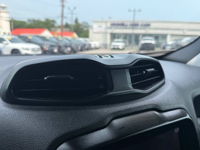 Used 2023 Jeep Renegade Latitude AWD/4WD image 41