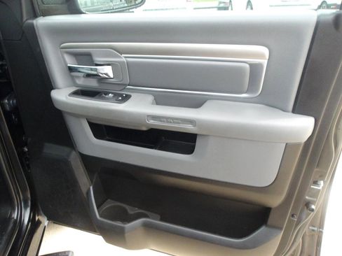 Used 2019 RAM 1500 Classic SLT RWD image 9