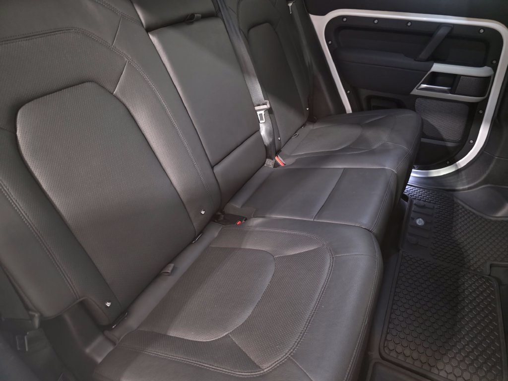 Used 2023 Land Rover Defender 110 SE AWD/4WD image 9