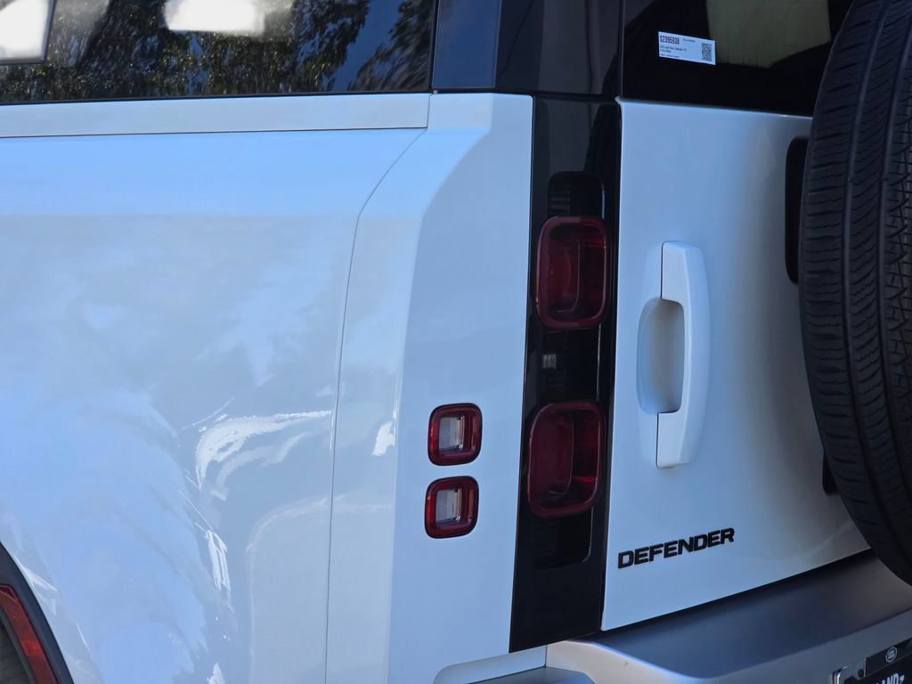 Used 2025 Land Rover Defender 110 S AWD/4WD image 39