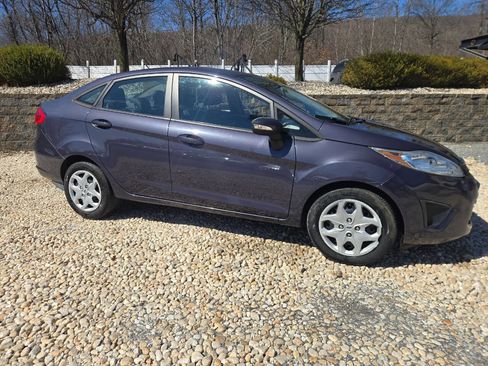 Used 2013 Ford Fiesta SE image 8