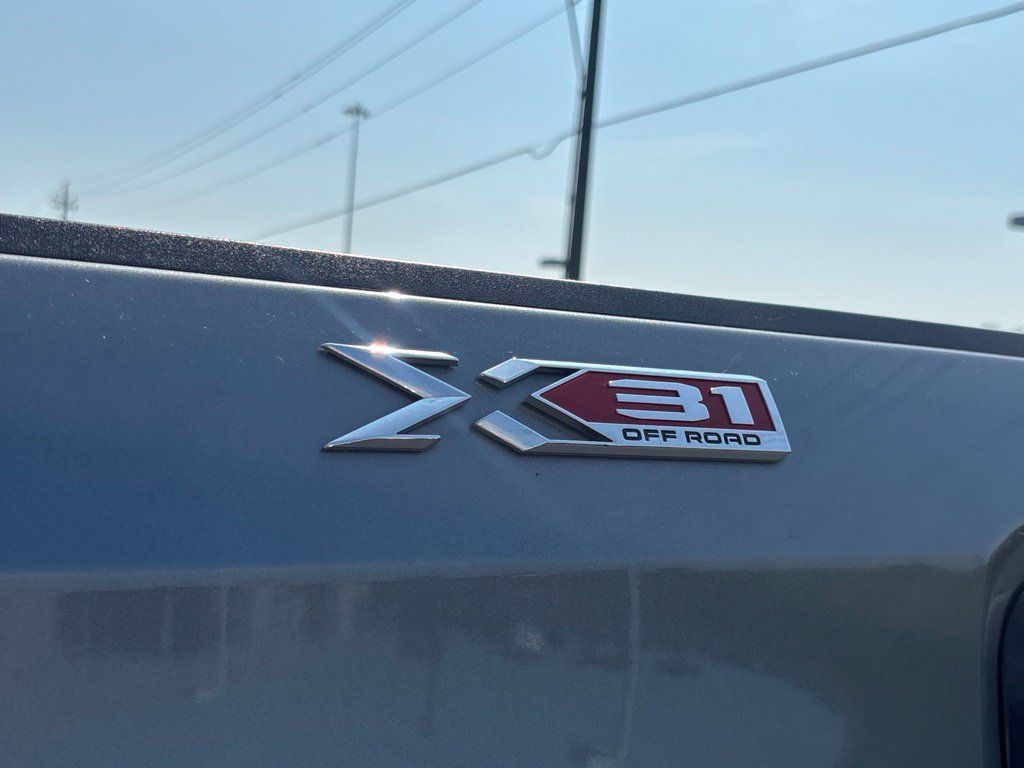 Used 2021 GMC Sierra 1500 SLT w/ SLT Convenience Package AWD/4WD image 9
